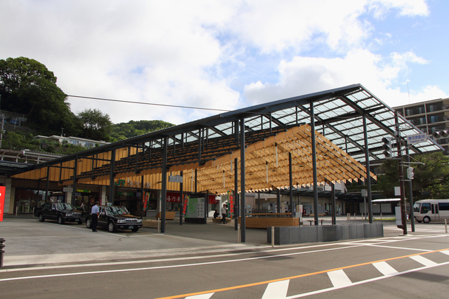 湯河原駅前広場