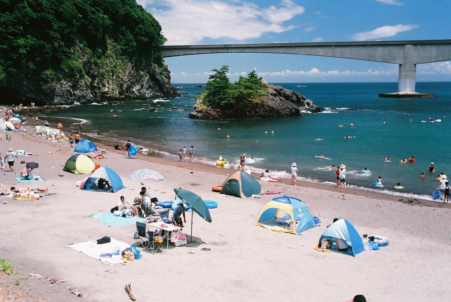 【真鶴町】岩海水浴場